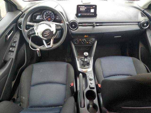 3MYDLBYV3KY509241 - 2019 TOYOTA YARIS L RED photo 8