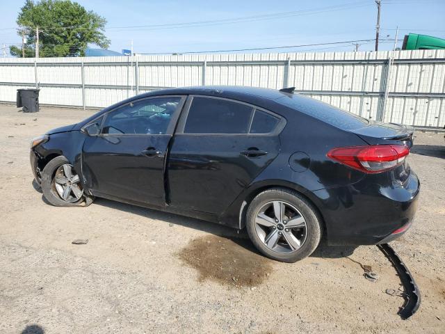 3KPFL4A77JE262885 - 2018 KIA FORTE LX BLACK photo 2