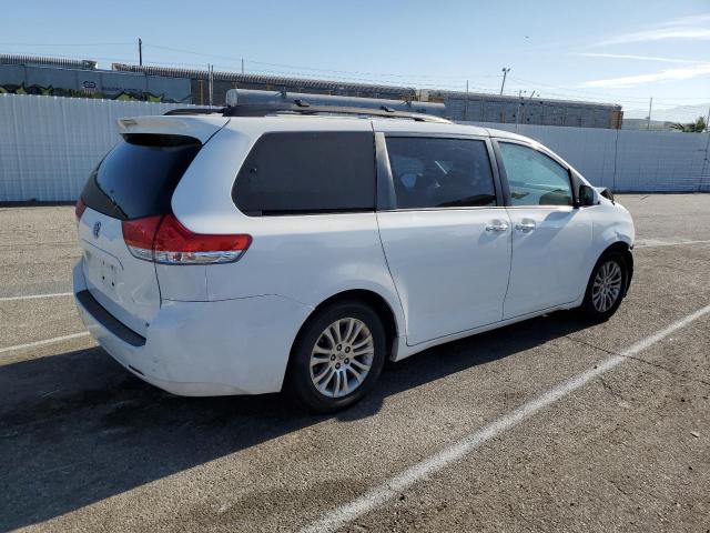 5TDYK3DCXDS397562 - 2013 TOYOTA SIENNA XLE WHITE photo 3