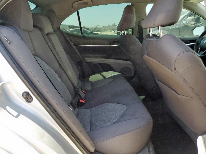 4T1C11AK8LU390886 - 2020 TOYOTA CAMRY LE SILVER photo 10