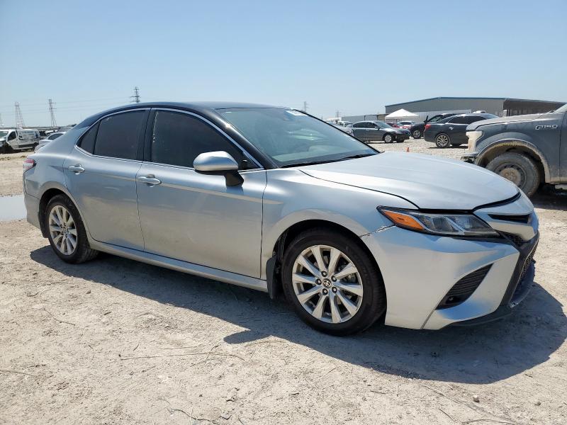 4T1C11AK8LU390886 - 2020 TOYOTA CAMRY LE SILVER photo 4