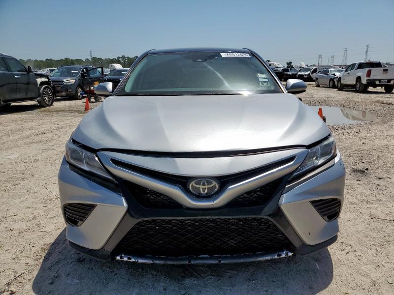 4T1C11AK8LU390886 - 2020 TOYOTA CAMRY LE SILVER photo 5