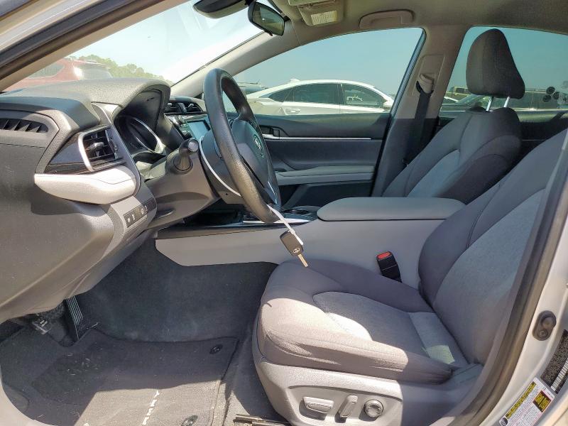 4T1C11AK8LU390886 - 2020 TOYOTA CAMRY LE SILVER photo 7