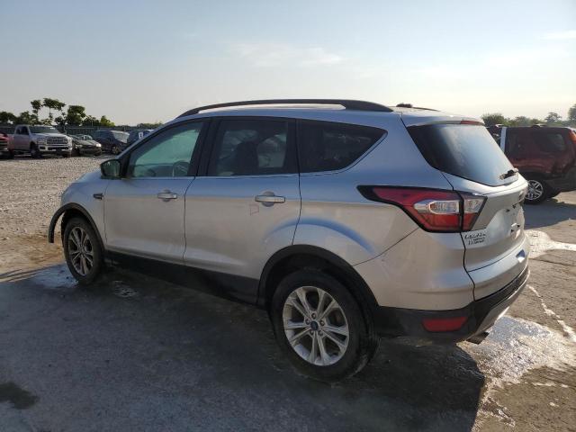 1FMCU0GD3JUC36576 - 2018 FORD ESCAPE SE Srebrny zdjęcie 2