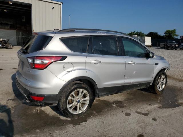 1FMCU0GD3JUC36576 - 2018 FORD ESCAPE SE Srebrny zdjęcie 3