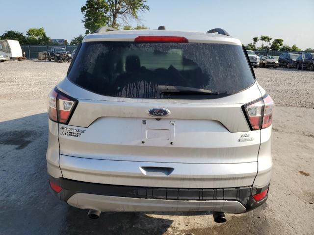 1FMCU0GD3JUC36576 - 2018 FORD ESCAPE SE Srebrny zdjęcie 6