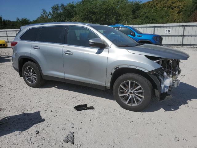 5TDJZRFH0KS579700 - 2019 TOYOTA HIGHLANDER SE SILVER photo 4