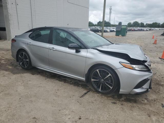 4T1B61HK3KU294956 - 2019 TOYOTA CAMRY XSE 银色 照片 4