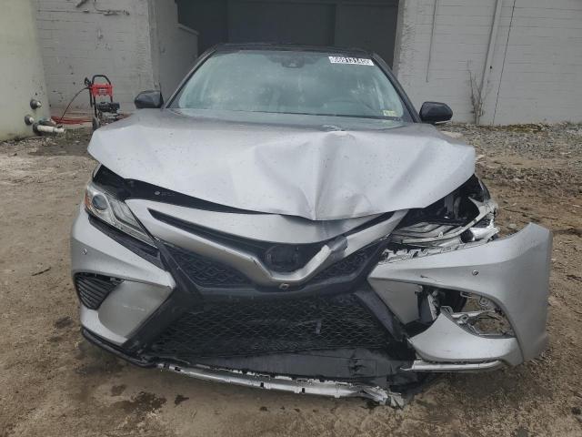 4T1B61HK3KU294956 - 2019 TOYOTA CAMRY XSE 银色 照片 5