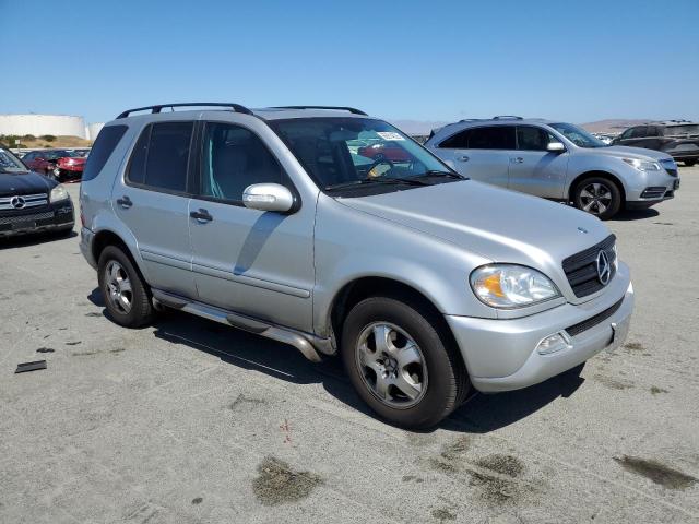 4JGAB54E43A383002 - 2003 MERCEDES-BENZ ML 320 SILVER photo 4