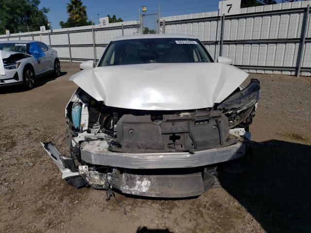 JHMZC5F14JC023372 - 2018 HONDA CLARITY WHITE photo 5