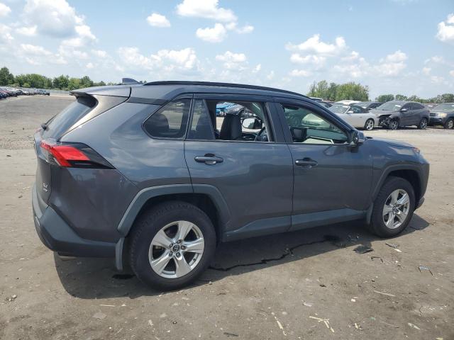 2T3P1RFV9MW167381 - 2021 TOYOTA RAV4 XLE GRAY photo 3