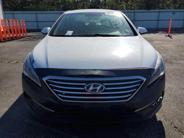 5NPE24AF0GH394235 - 2016 HYUNDAI SONATA SE WHITE photo 5