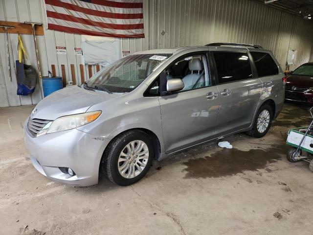 2013 TOYOTA SIENNA XLE, 