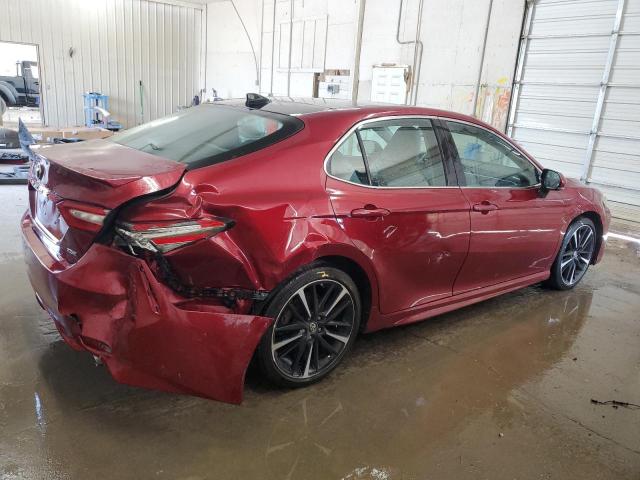 4T1BZ1HK5JU505516 - 2018 TOYOTA CAMRY XSE RED photo 3