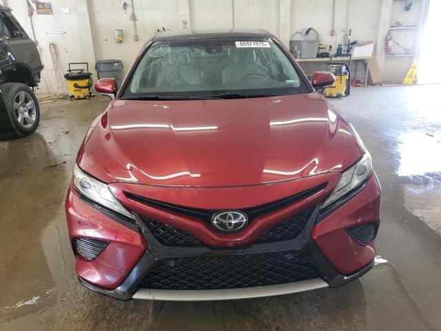 4T1BZ1HK5JU505516 - 2018 TOYOTA CAMRY XSE RED photo 5