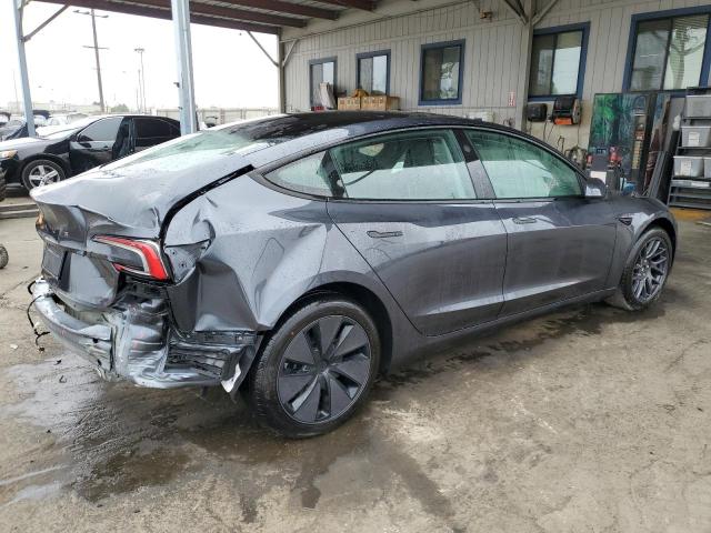 5YJ3E1EA2SF971317 - 2025 TESLA MODEL 3 ნაცრისფერი ფოტო 3