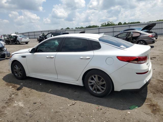 5XXGT4L32KG288785 - 2019 KIA OPTIMA LX WHITE photo 4