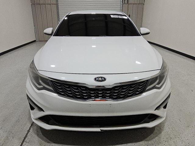 5XXGT4L38KG345975 - 2019 KIA OPTIMA LX Biały zdjęcie 5