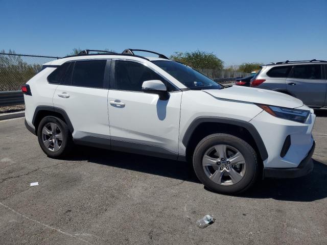 2T3W1RFV8PW243124 - 2023 TOYOTA RAV4 XLE WHITE photo 4