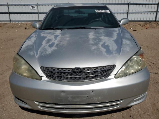4T1BE32K62U090711 - 2002 TOYOTA CAMRY LE SILVER photo 5