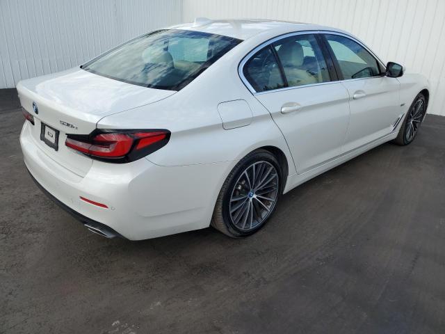 WBA33AG02NCK51041 - 2022 BMW 530XE WHITE photo 3