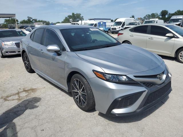 4T1G11AK6NU678815 - 2022 TOYOTA CAMRY SE Gümüş foto 4