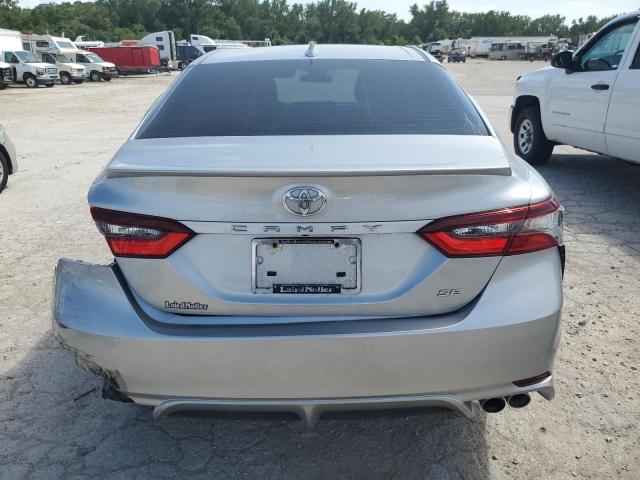 4T1G11AK6NU678815 - 2022 TOYOTA CAMRY SE Gümüş foto 6