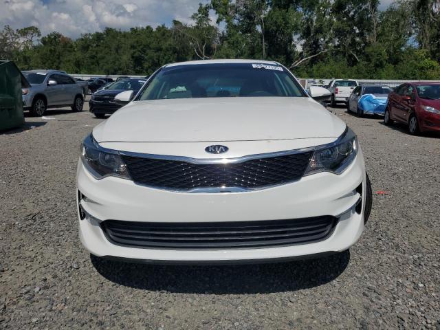 5XXGT4L32JG235924 - 2018 KIA OPTIMA LX أبيض صورة 5