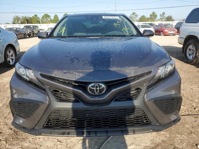 4T1G11AK9PU762677 - 2023 TOYOTA CAMRY SE NIGHT SHADE GRAY photo 5