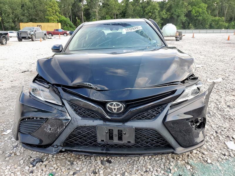 4T1B11HK1JU596694 - 2018 TOYOTA CAMRY L BLACK photo 5
