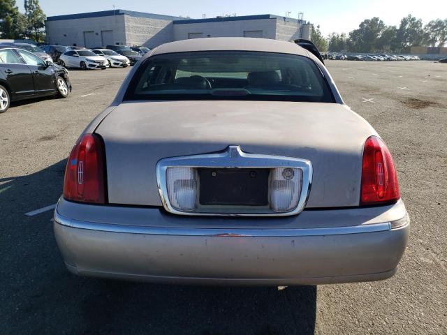 1LNHM81W51Y684700 - 2001 LINCOLN TOWN CAR EXECUTIVE TAN photo 6