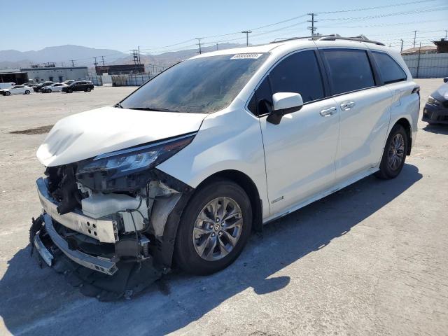 2021 TOYOTA SIENNA XLE, null