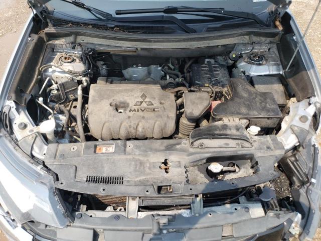 JA4AD3A30GZ002172 - 2016 MITSUBISHI OUTLANDER SE 银色 照片 11