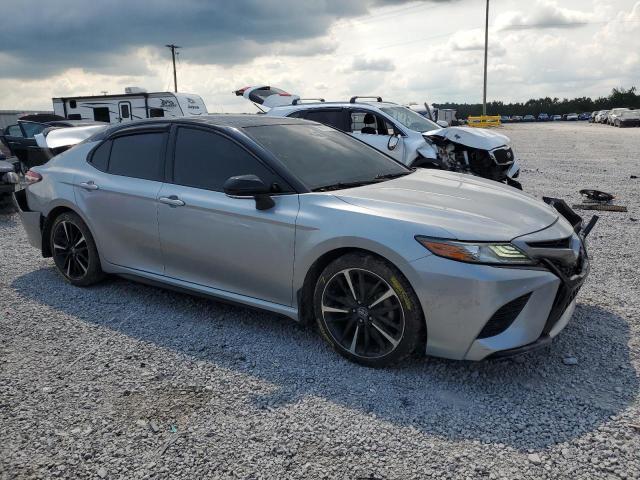 4T1B61HK3KU272973 - 2019 TOYOTA CAMRY XSE فضي صورة 4