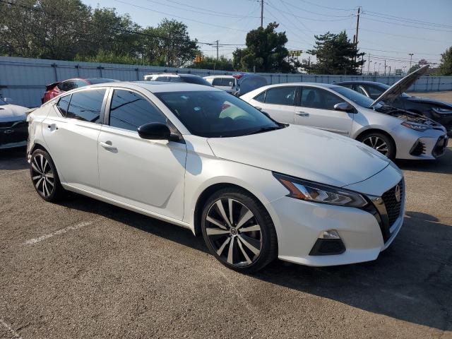 1N4BL4CV0MN346546 - 2021 NISSAN ALTIMA SR WHITE photo 4