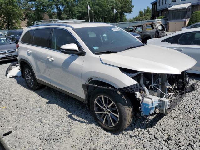5TDJZRFH1KS610453 - 2019 TOYOTA HIGHLANDER SE WHITE photo 4