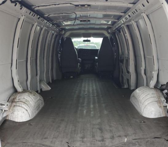 1GCWGBFP7J1265774 - 2018 CHEVROLET EXPRESS G2 თეთრი ფოტო 10