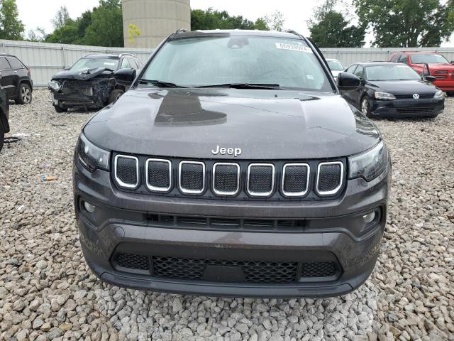 3C4NJDFB9NT190281 - 2022 JEEP COMPASS LATITUDE LUX GRAY photo 5