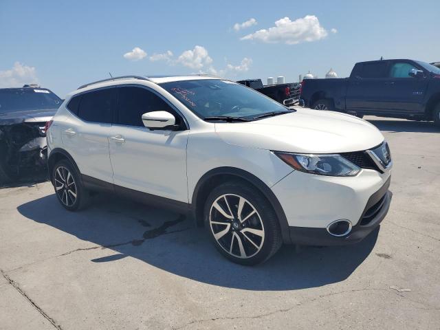 JN1BJ1CP2KW211899 - 2019 NISSAN ROGUE S WHITE photo 4