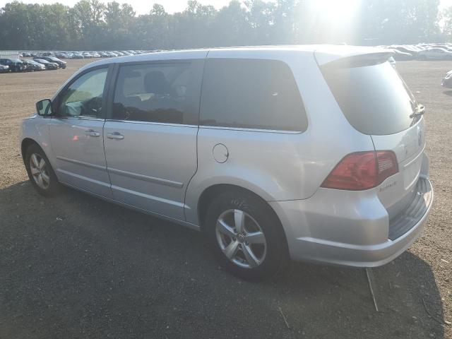 2V4RW3D1XAR388376 - 2010 VOLKSWAGEN ROUTAN SE SILVER photo 2