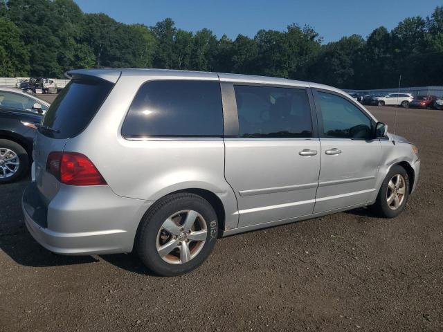 2V4RW3D1XAR388376 - 2010 VOLKSWAGEN ROUTAN SE SILVER photo 3