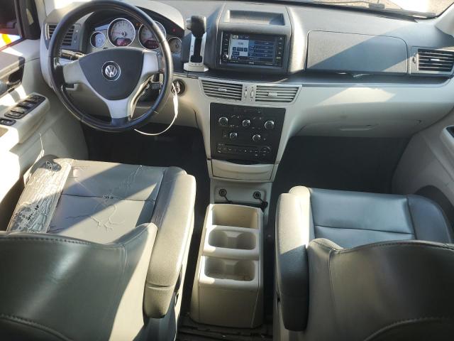 2V4RW3D1XAR388376 - 2010 VOLKSWAGEN ROUTAN SE SILVER photo 8