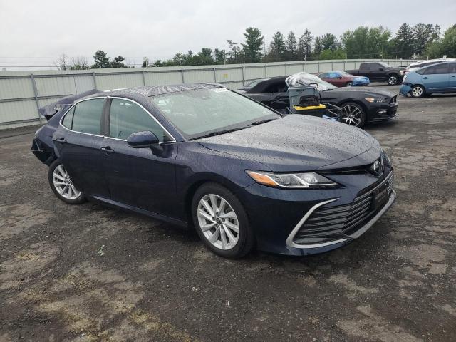 4T1C11AK9MU405638 - 2021 TOYOTA CAMRY LE BLUE photo 4