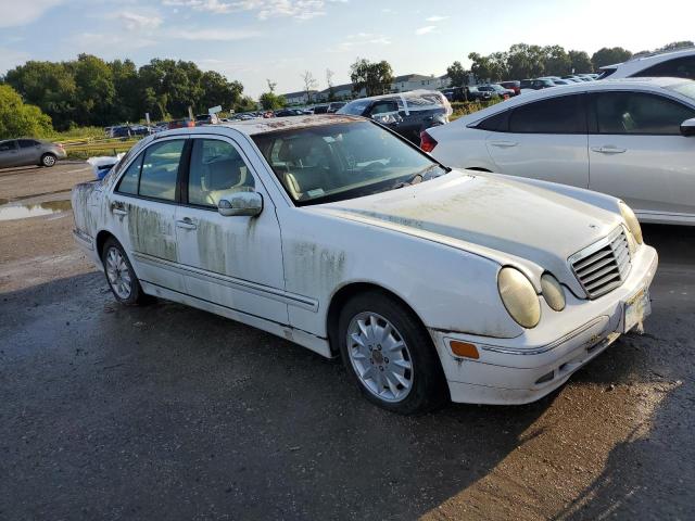 WDBJF65J81B210938 - 2001 MERCEDES-BENZ E-320 320 WHITE photo 4