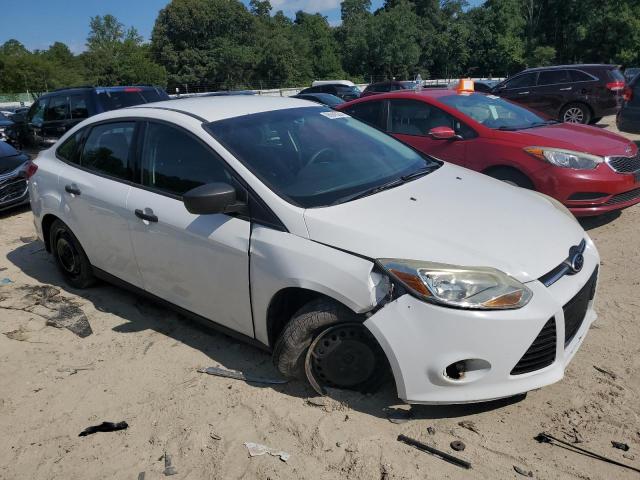 1FAHP3E2XCL396134 - 2012 FORD FOCUS S WHITE photo 4