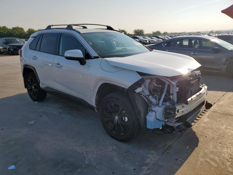 2T3T6RFV6RW049652 - 2024 TOYOTA RAV4 SE WHITE photo 4