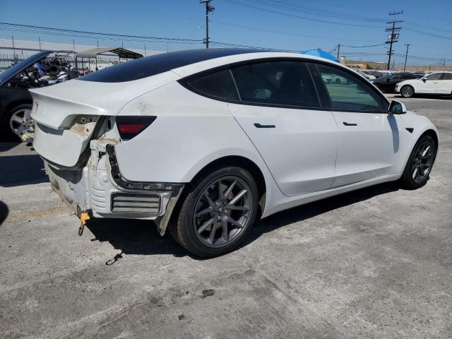 5YJ3E1EA2MF871527 - 2021 TESLA MODEL 3 Weiß Foto 3