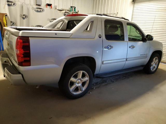 3GNMCEE04DG325726 - 2013 CHEVROLET AVALANCHE LS SILVER photo 3