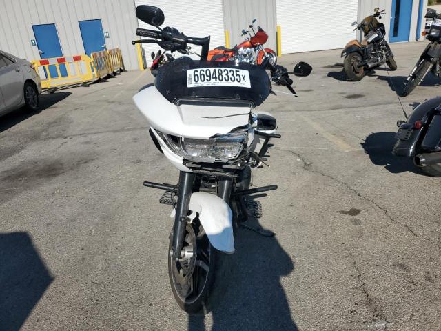 1HD1KH729RB603551 - 2024 HARLEY-DAVIDSON FLTRX WHITE photo 2